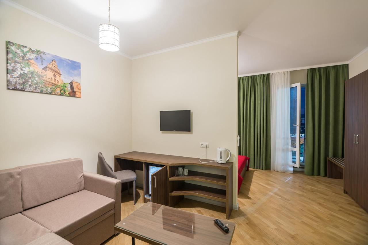 Hotel Pivdenniy Lwów Zewnętrze zdjęcie