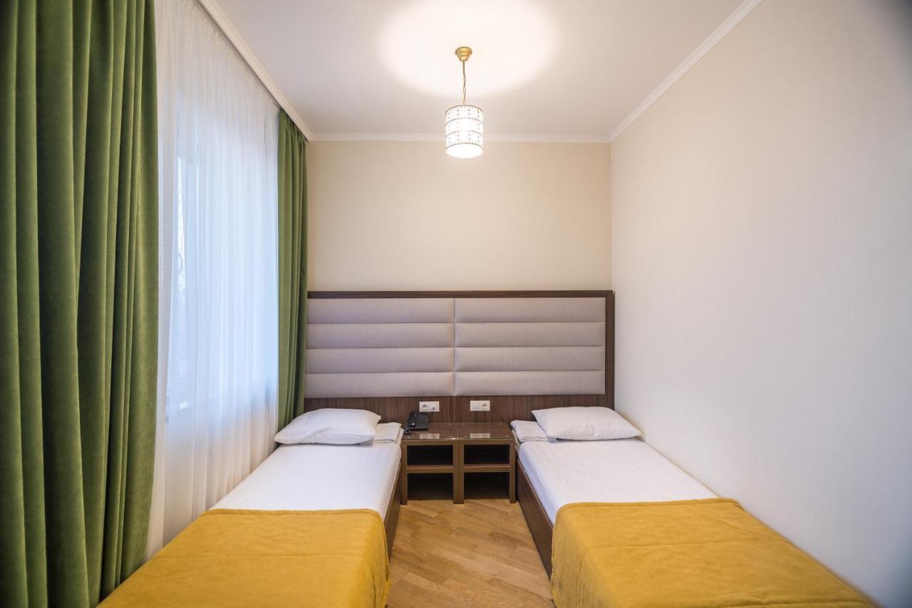 Hotel Pivdenniy Lwów Zewnętrze zdjęcie