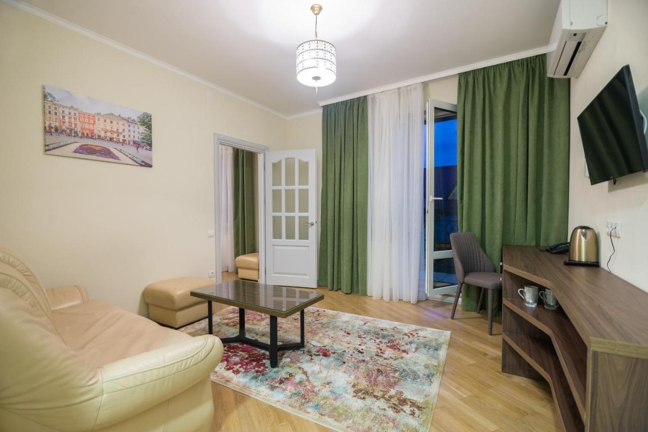 Hotel Pivdenniy Lwów Zewnętrze zdjęcie