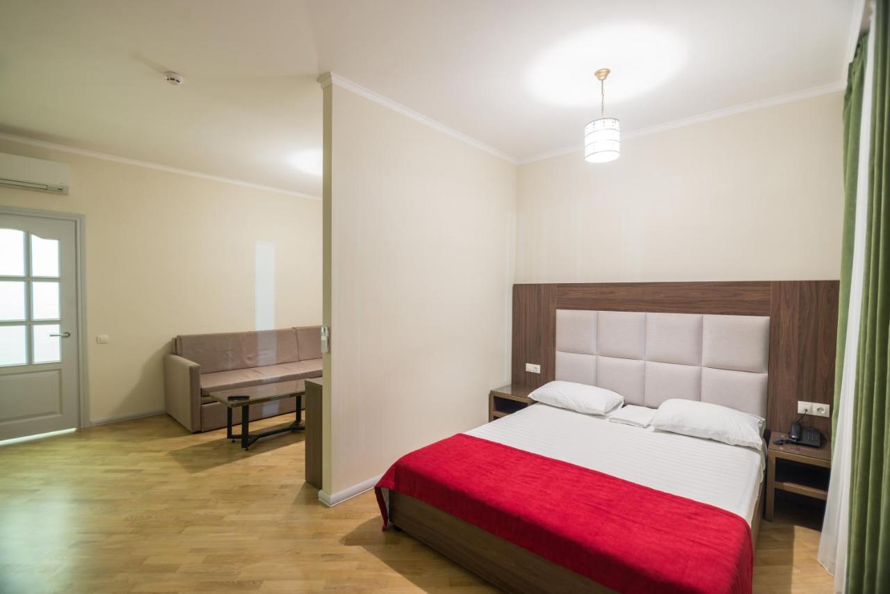 Hotel Pivdenniy Lwów Zewnętrze zdjęcie