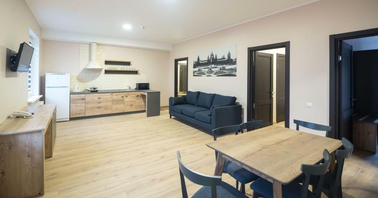 Hotel Pivdenniy Lwów Zewnętrze zdjęcie